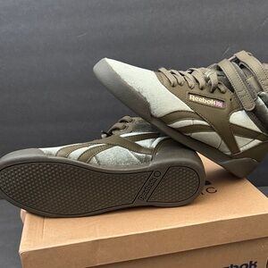 Retro Reebok Olive Green Khaki High-Top Sneakers Kids 5 Women 7